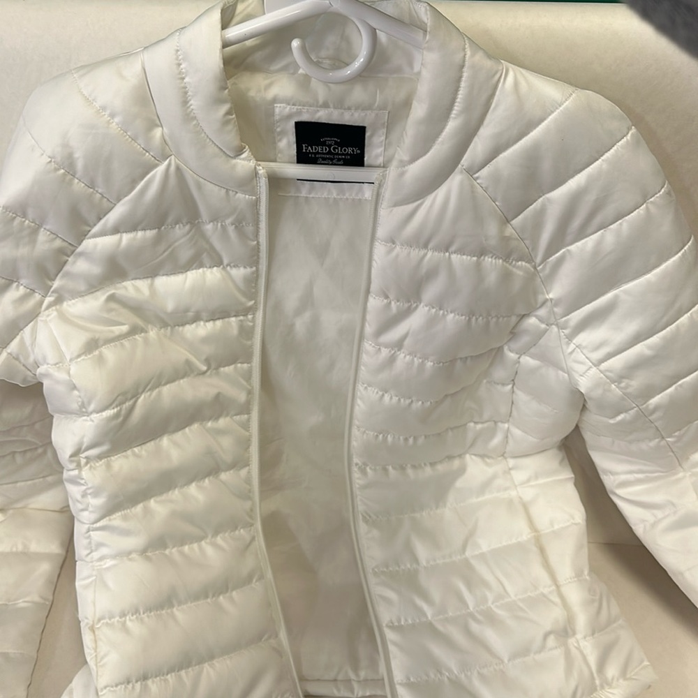 White puff jacket